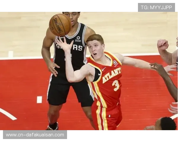 老鹰防守沟通效率提升 变阵后协防轮转速度明显改善